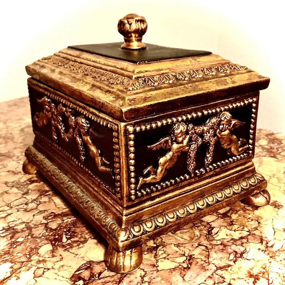 NWT ALEXANDRA'S ACCENTS Ornate Ceramic Vanity Jewelry Box w Gilded Cherub Angels - Picture 3 of 5